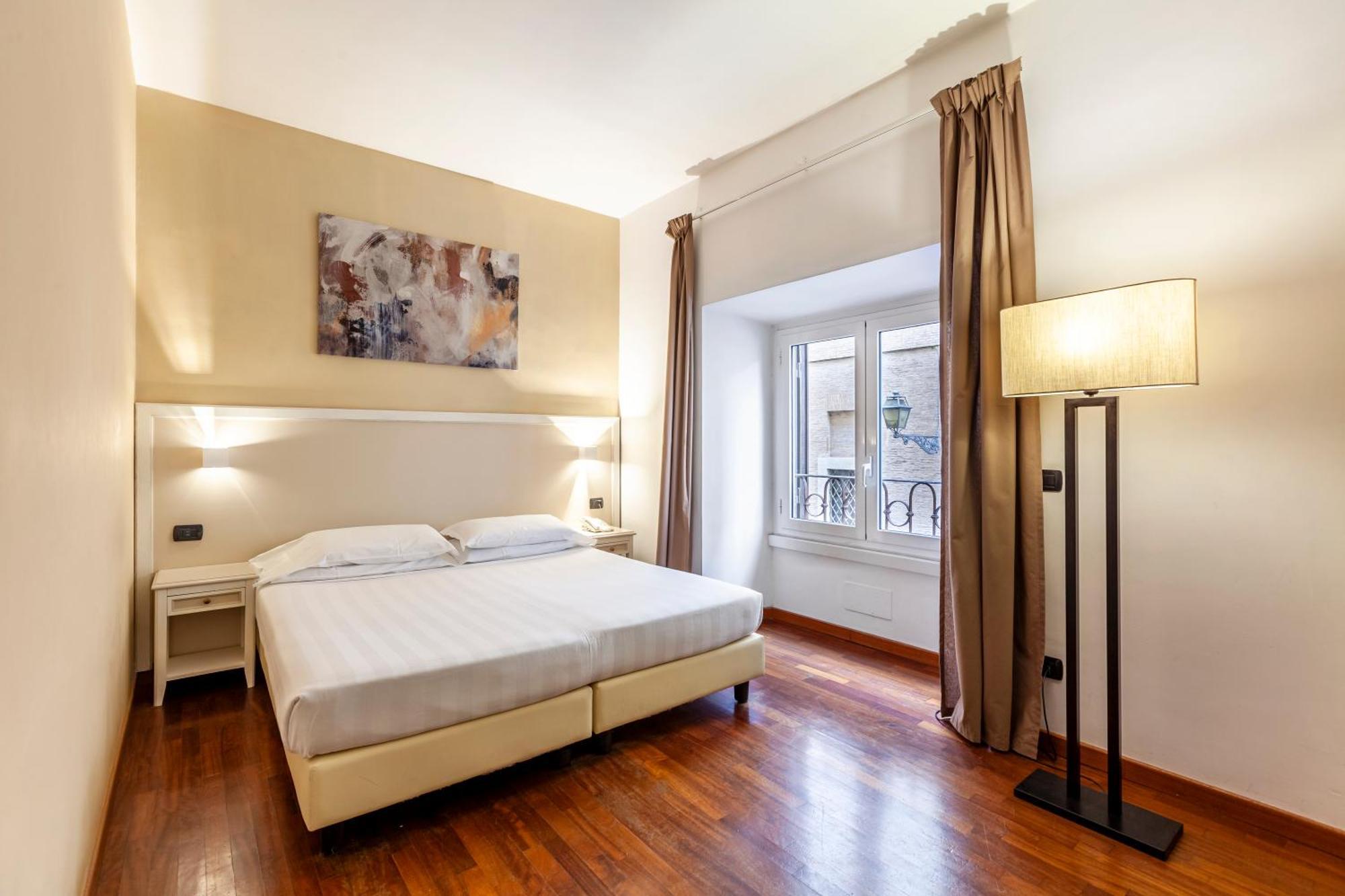 Inn Rome Rooms & Suites Екстер'єр фото