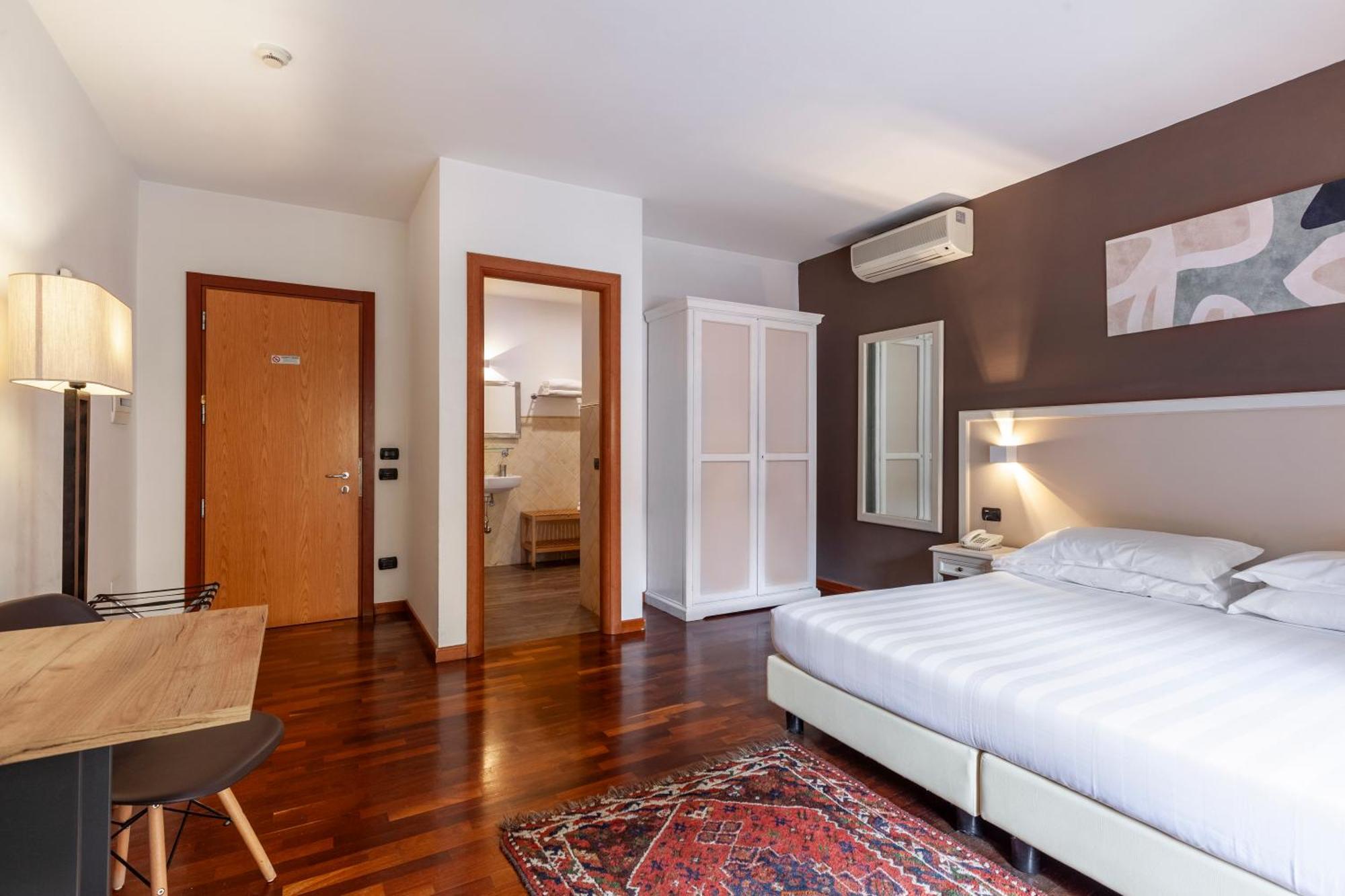 Inn Rome Rooms & Suites Екстер'єр фото