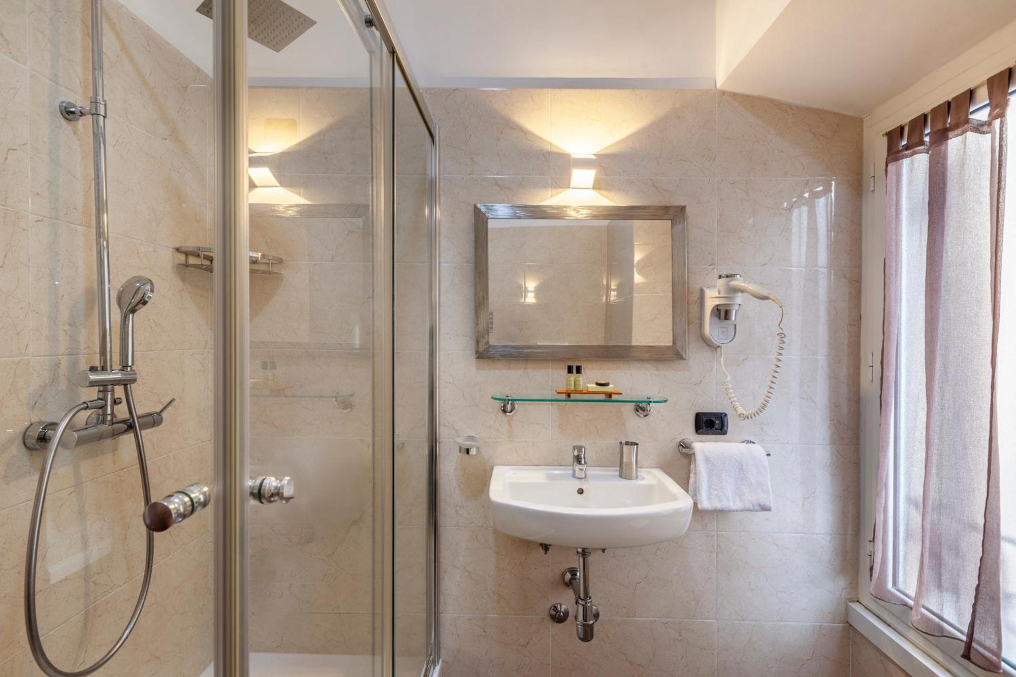 Inn Rome Rooms & Suites Екстер'єр фото