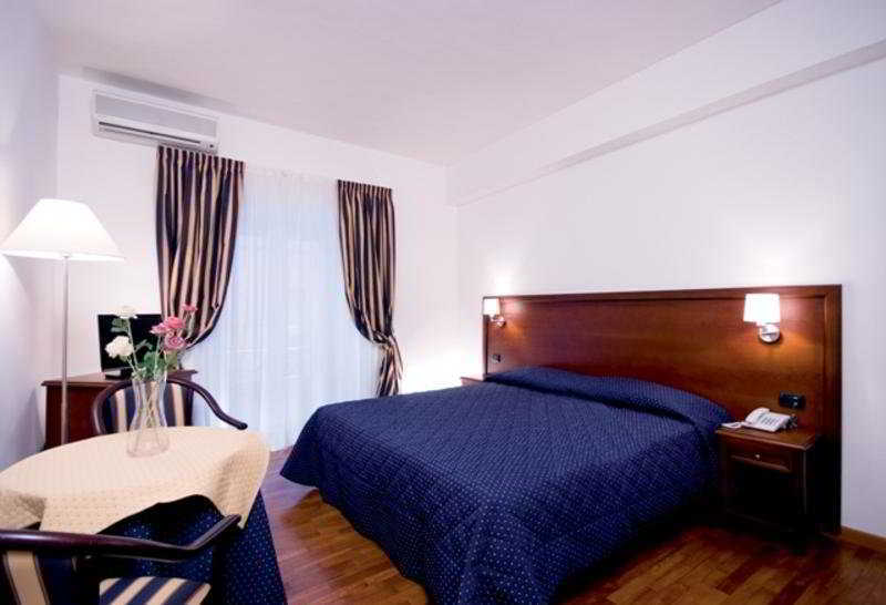 Inn Rome Rooms & Suites Номер фото