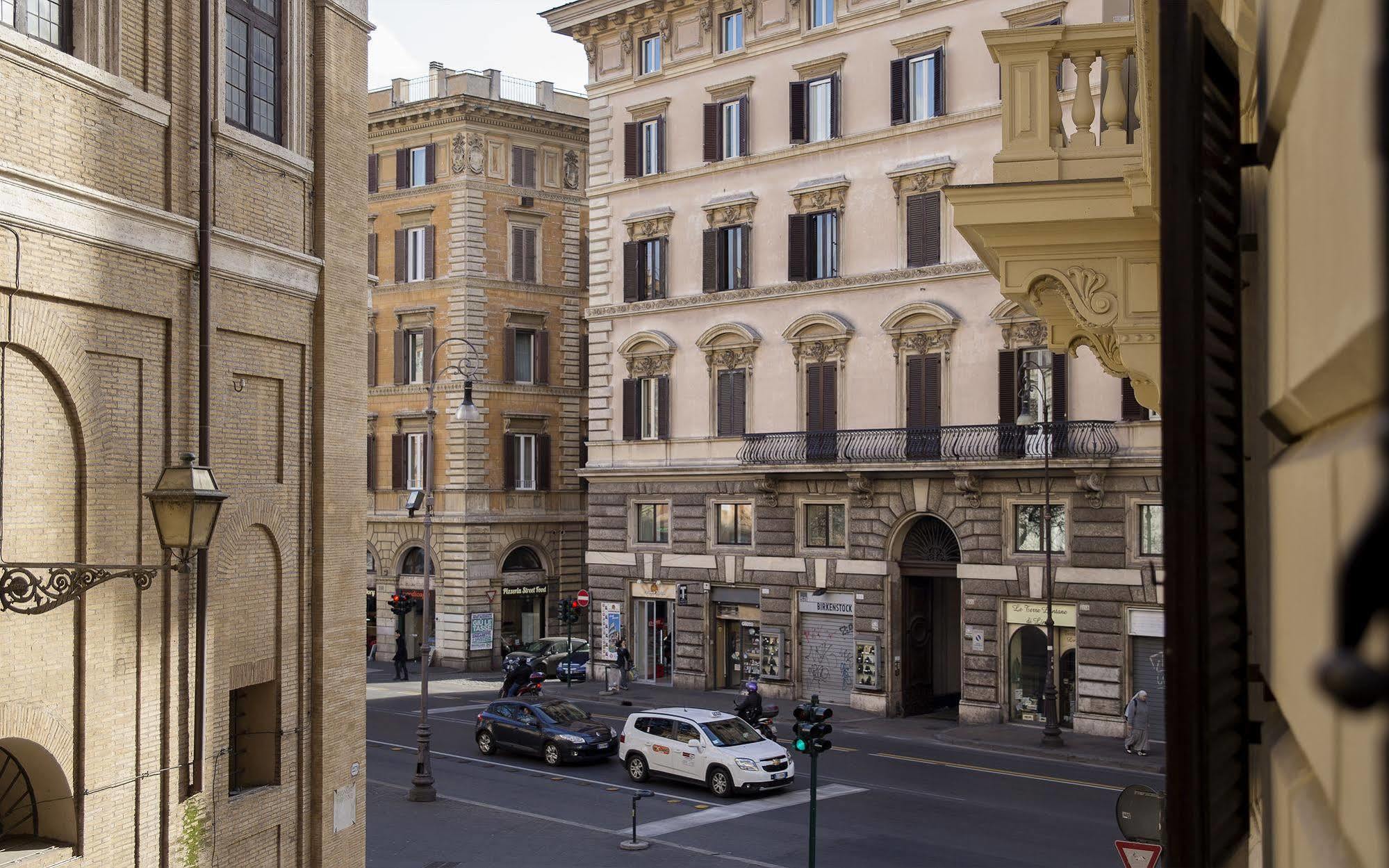 Inn Rome Rooms & Suites Екстер'єр фото