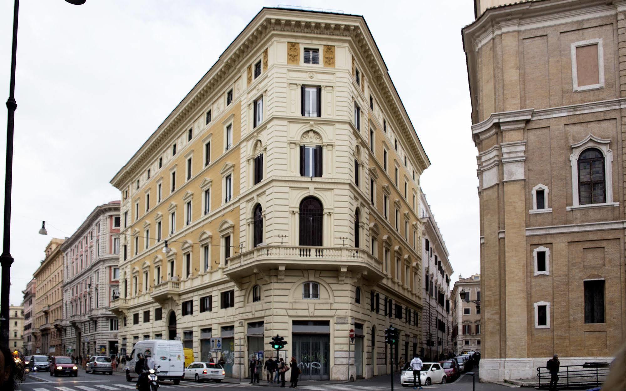 Inn Rome Rooms & Suites Екстер'єр фото