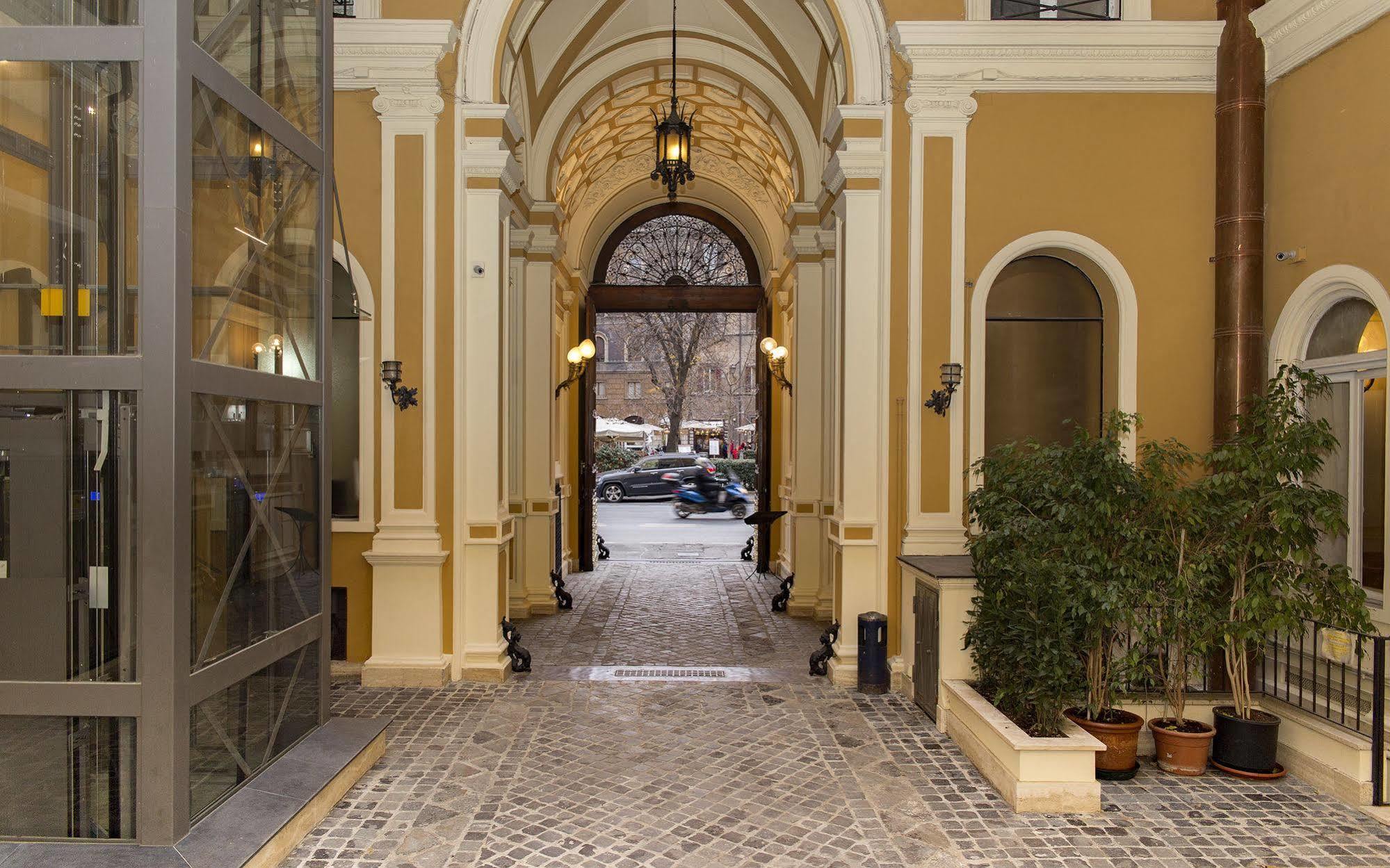 Inn Rome Rooms & Suites Екстер'єр фото