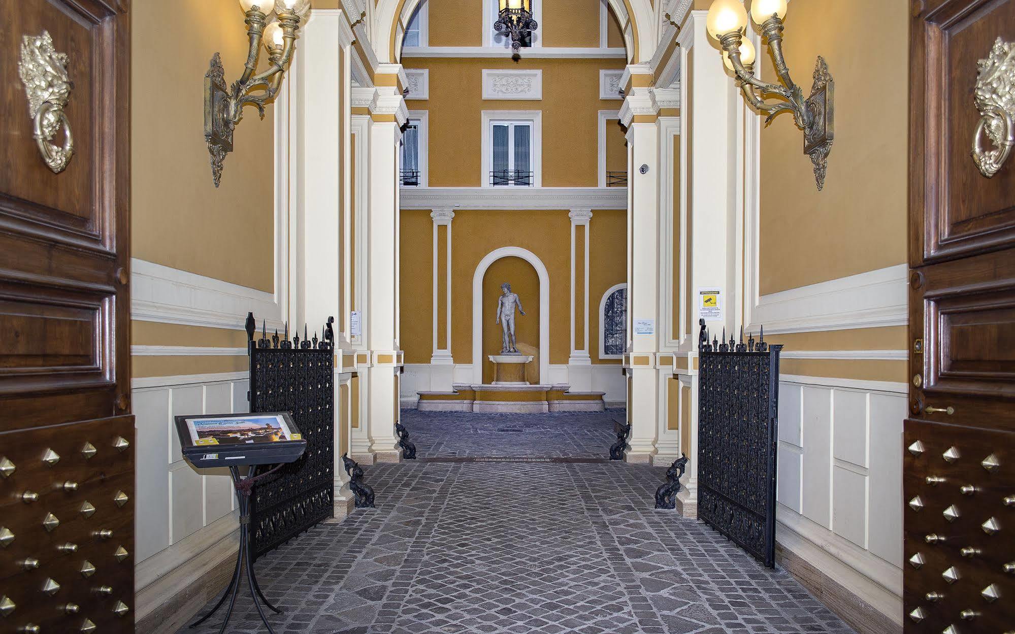 Inn Rome Rooms & Suites Екстер'єр фото