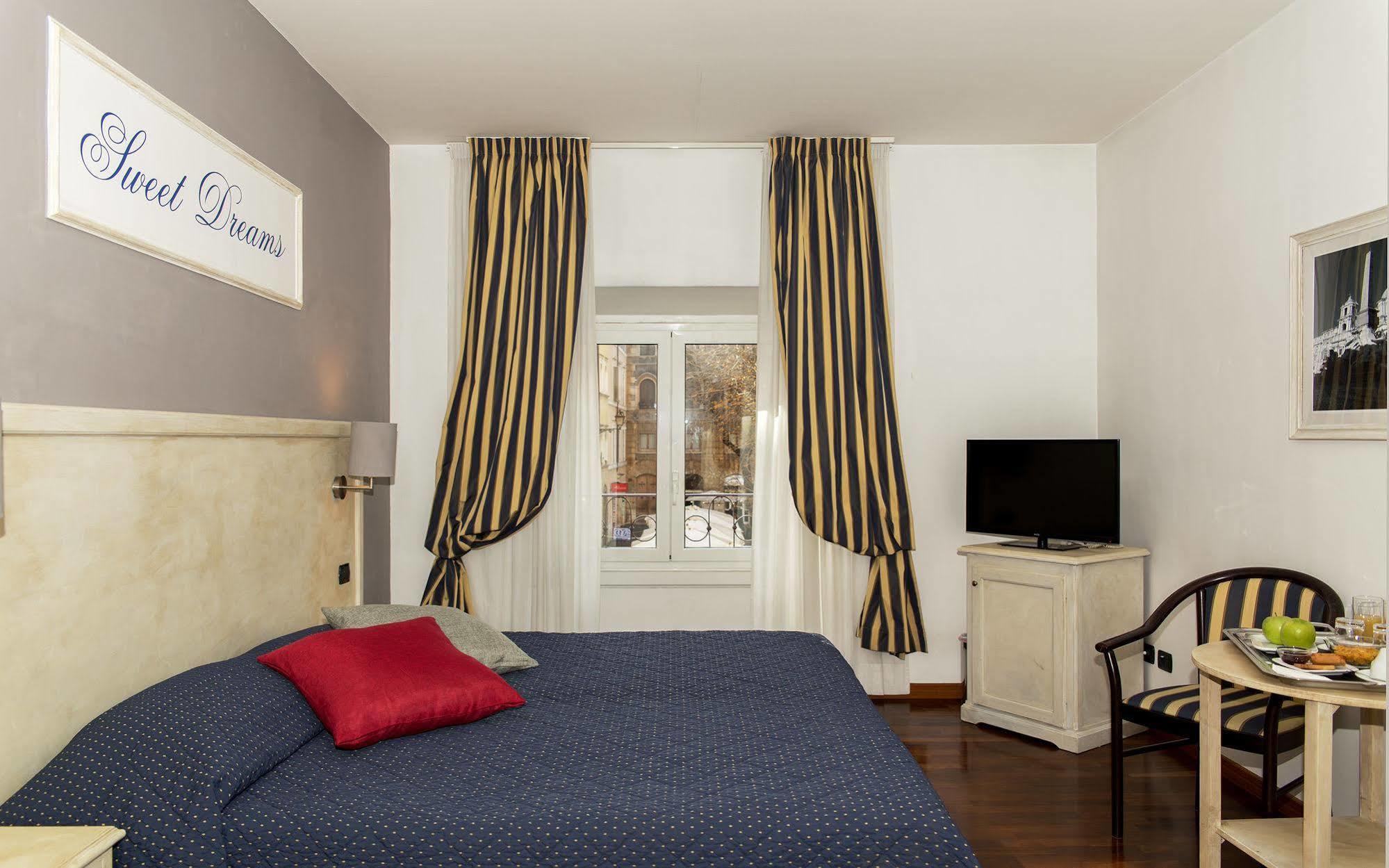 Inn Rome Rooms & Suites Екстер'єр фото