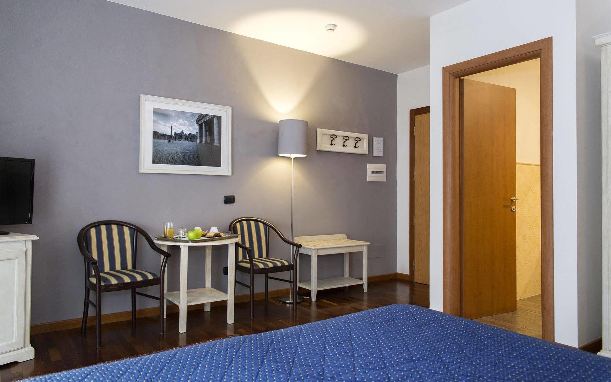 Inn Rome Rooms & Suites Екстер'єр фото
