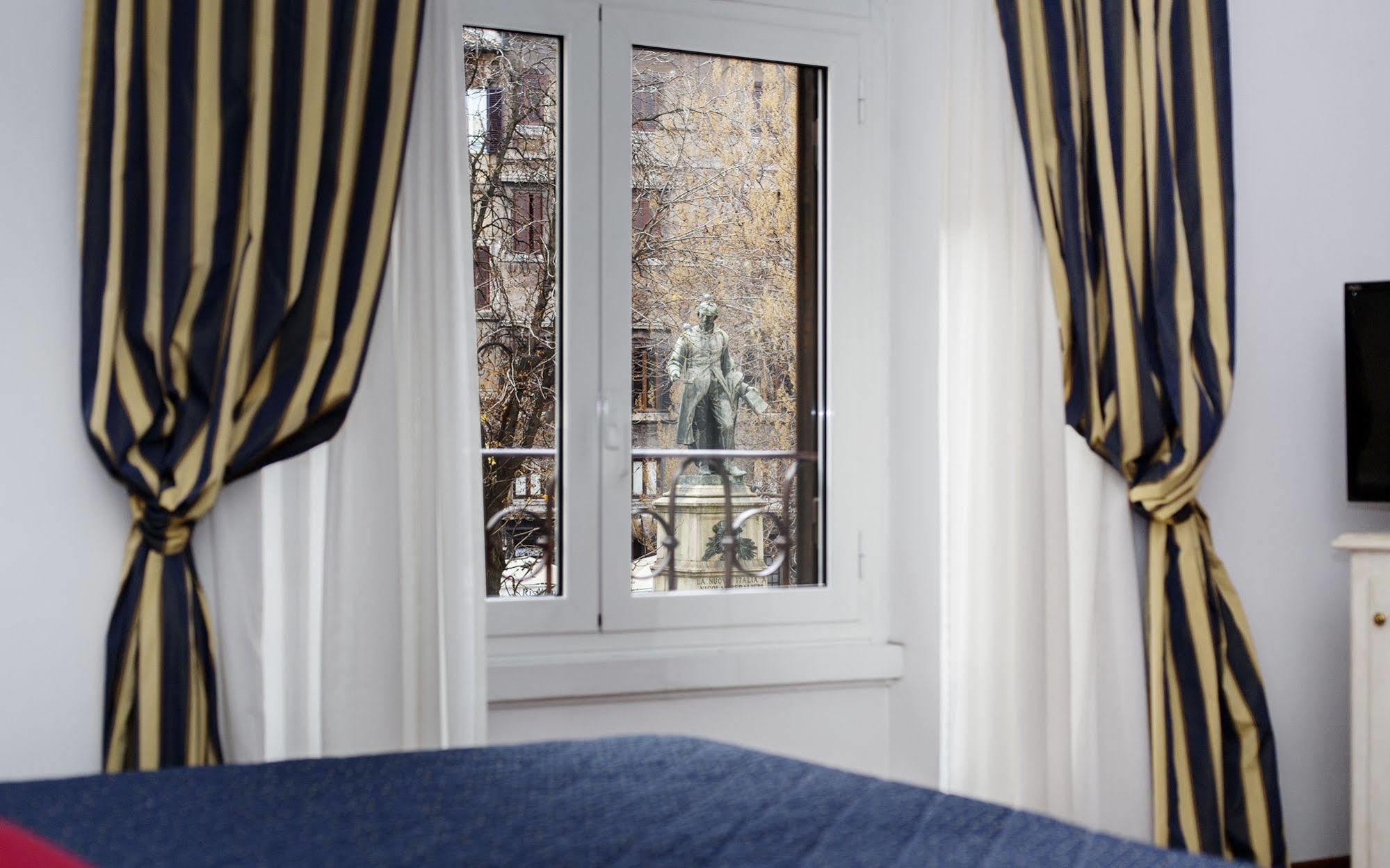 Inn Rome Rooms & Suites Екстер'єр фото