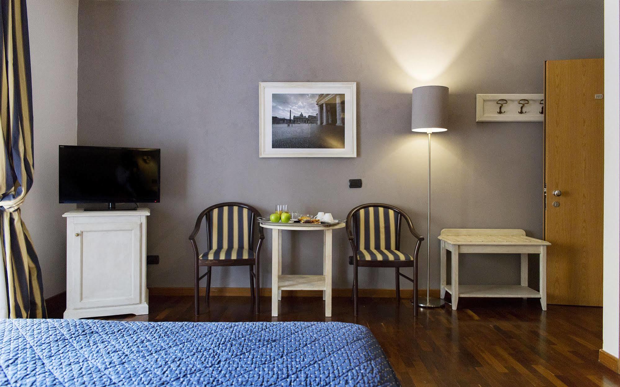 Inn Rome Rooms & Suites Екстер'єр фото