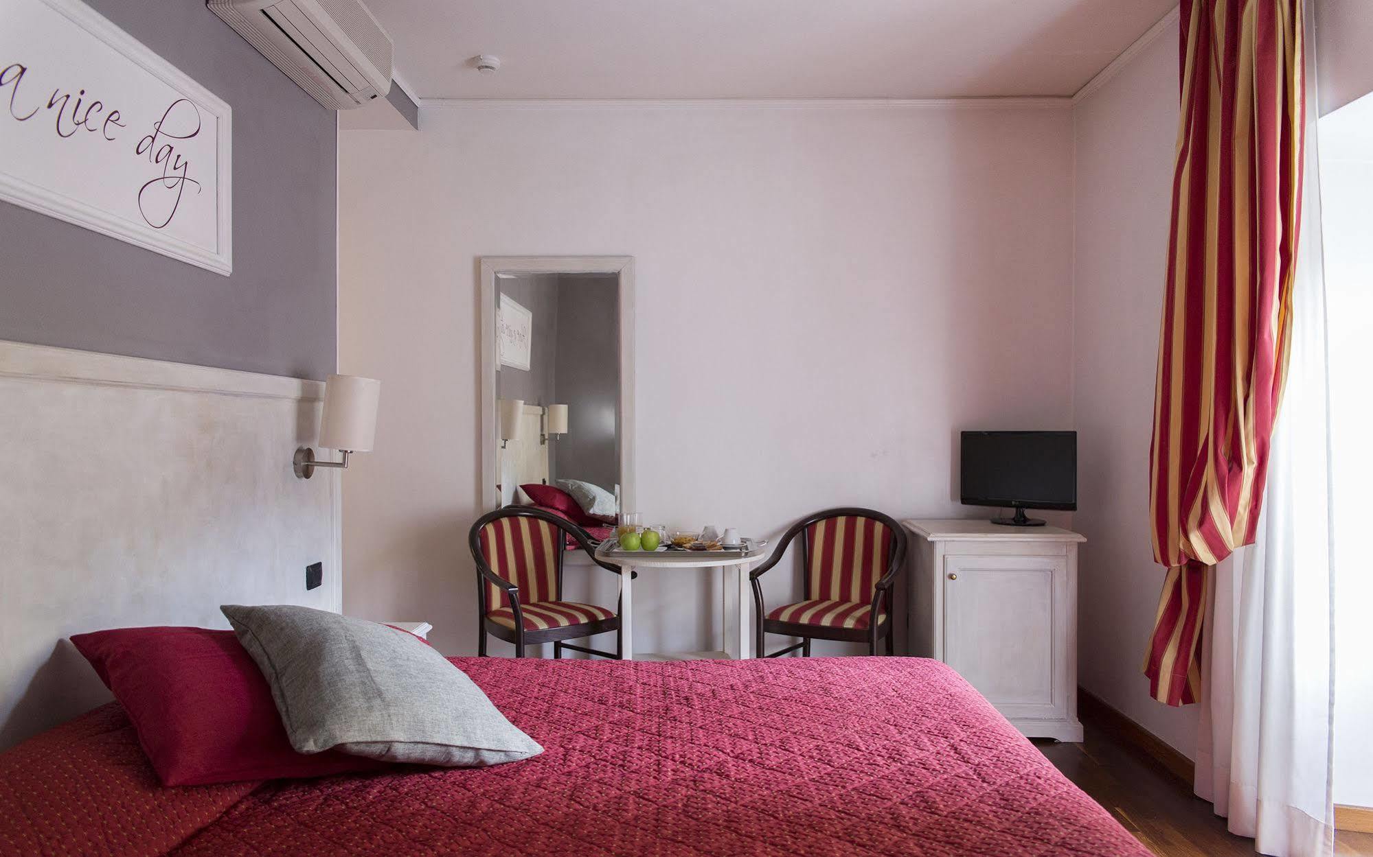 Inn Rome Rooms & Suites Екстер'єр фото