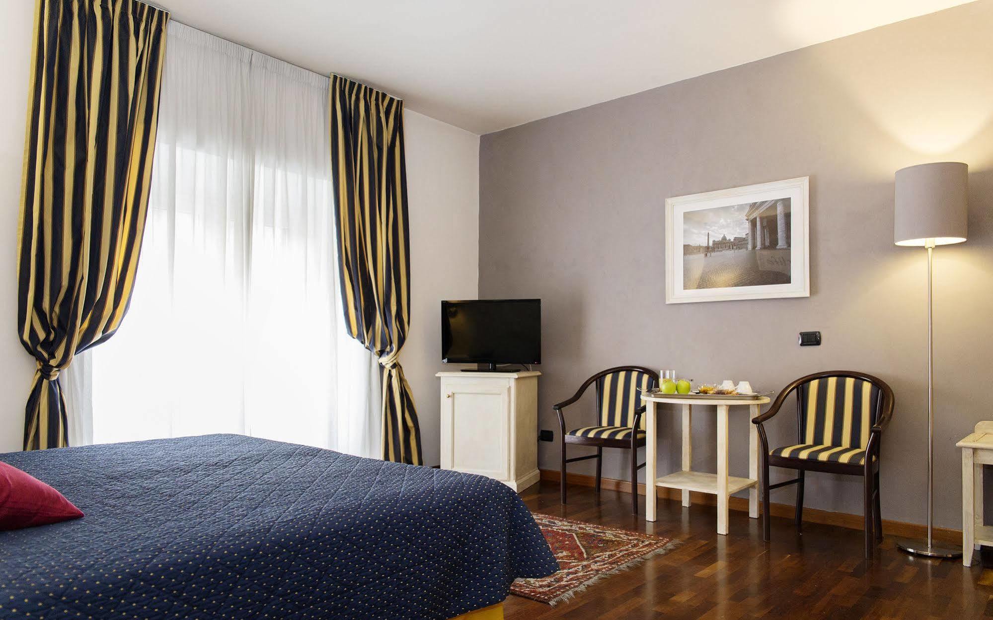 Inn Rome Rooms & Suites Екстер'єр фото