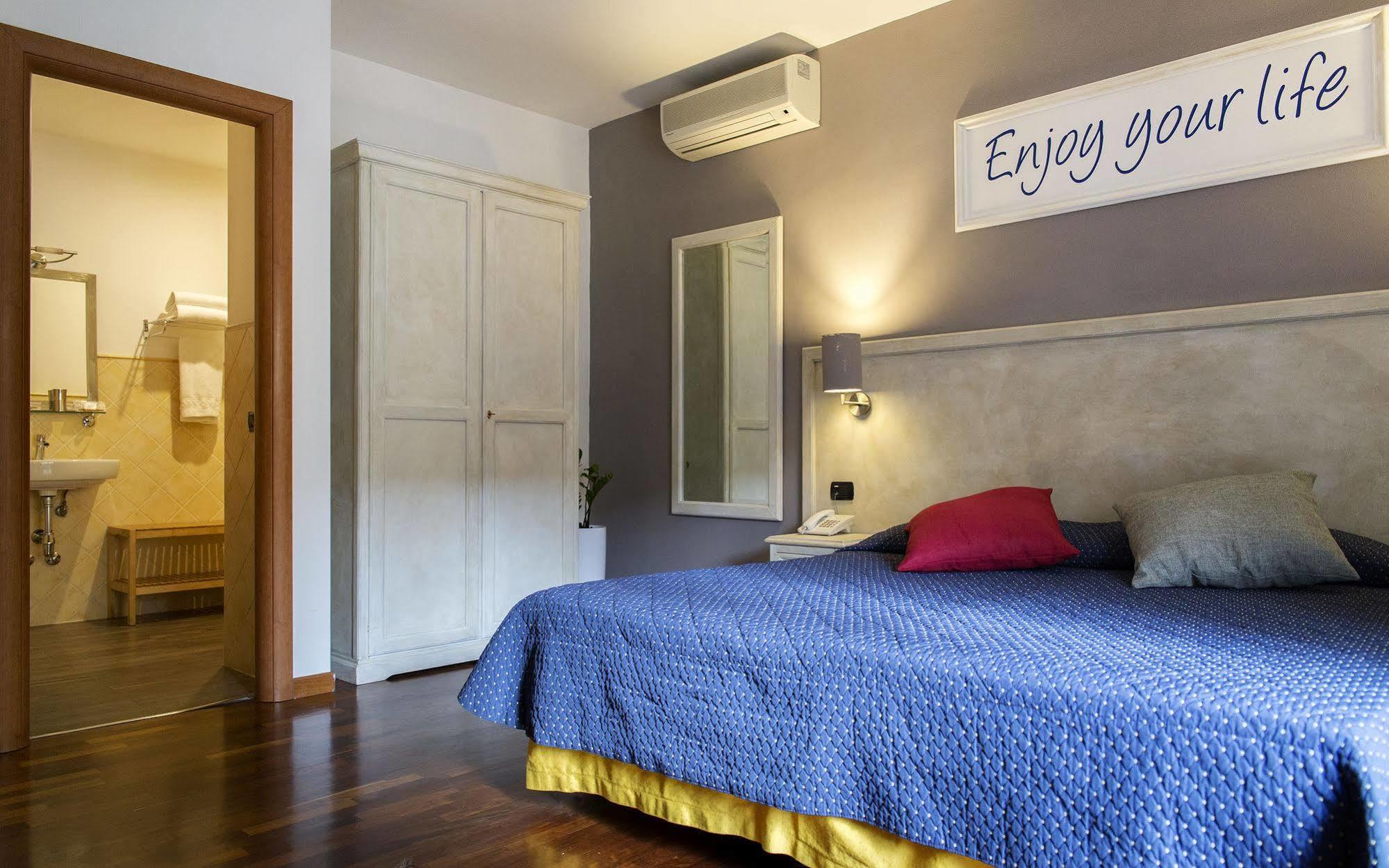 Inn Rome Rooms & Suites Екстер'єр фото